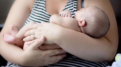 neonato-in-braccio neonato-in-braccio